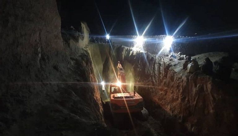 صورة للطفل الأفغاني حيدر داخل البئر