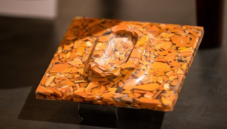 المصمم عمار كالو مع بعض أعماله