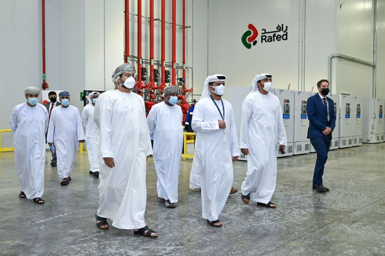 وفد عماني يطلع على تجربة