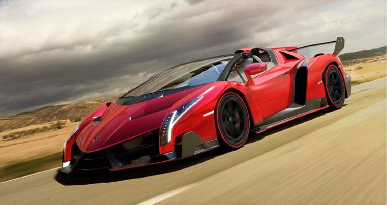 طراز Lamborghini Veneno Roadster طراز Lykan HyperSport من موديلات جيف بيزوس