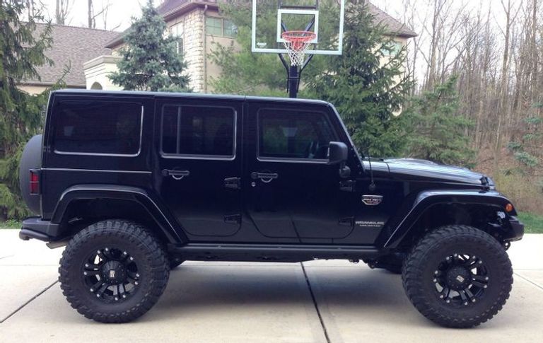 طراز Jeep Wrangler النجم هاريسون فورد وطرازه Jeep Liberty