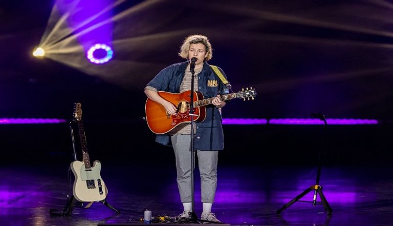 حفل المغنية الكندية