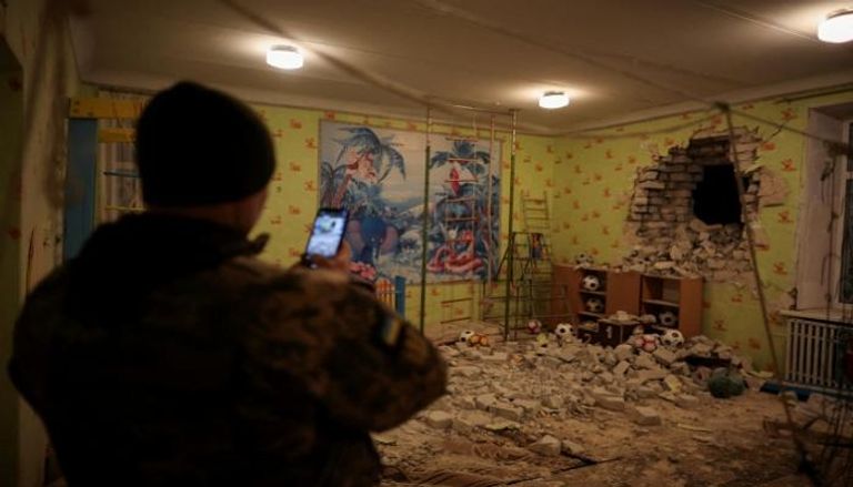 آثار قصف في مناطق الانفصاليين شرقي أوكرانيا