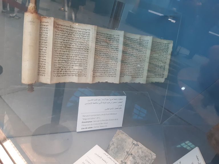 جانب من القطع المعروضة