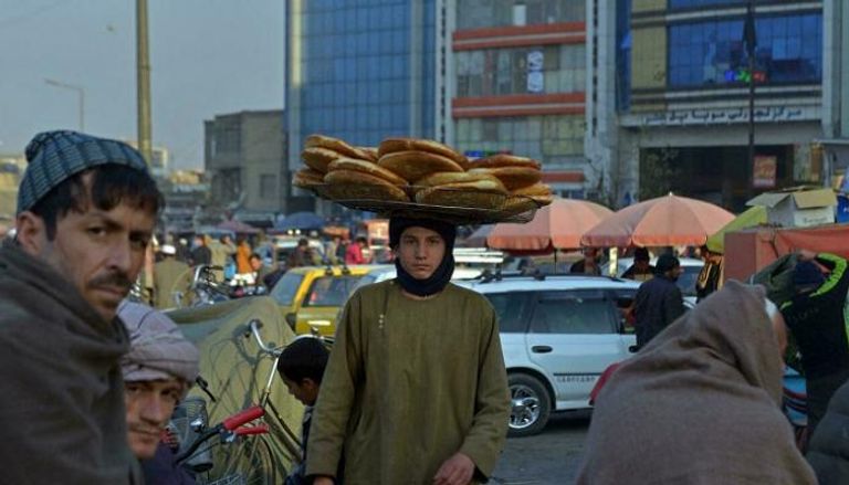 بائع خبز في كابول - أف ب