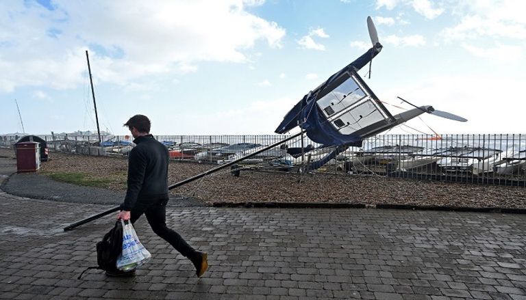 العاصفة يونيس خلفت دمارا واسعا في عدة بلدان أوروبية