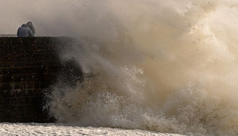 العاصفة يونيس خلفت دمارا واسعا في عدة بلدان أوروبية
