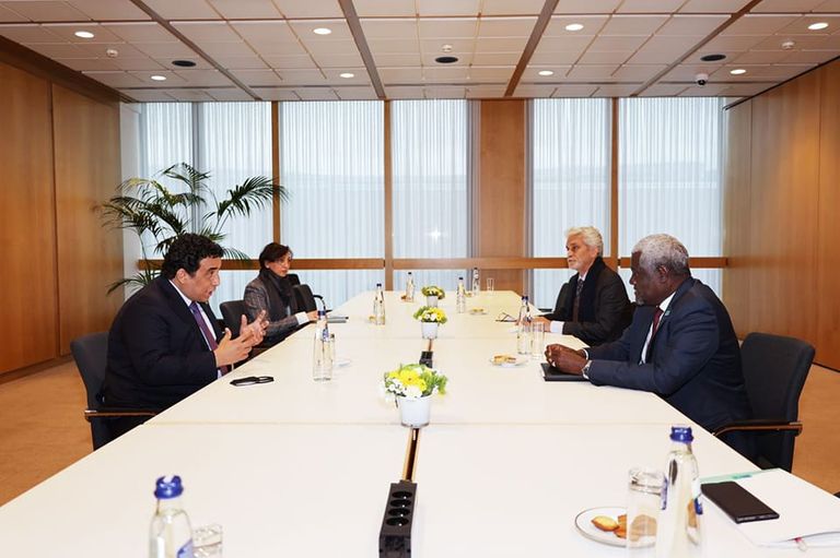 المنفي ورئيس جنوب أفريقيا سيريل رامابوزا