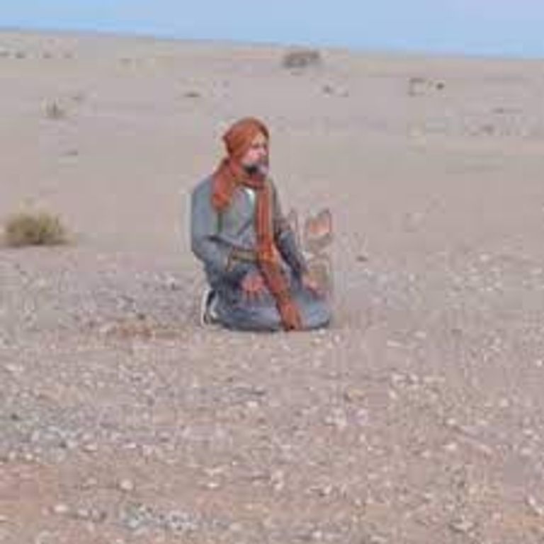 سيف الإسلام القذافي وفي الخلفية صورة أبيه - أرشيفية