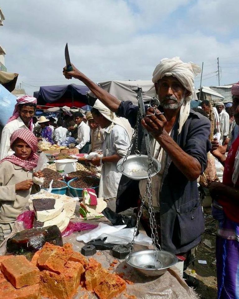 سوق شعبية في اليمن