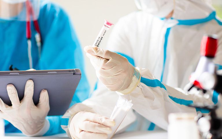 طفل مصاب بكوفيد-19