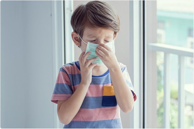 طفل مصاب بكوفيد-19