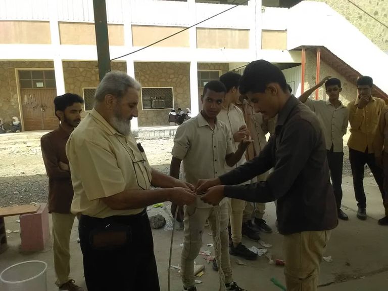 ذوو الهمم في اليمن ينشئون حدائق مدرسية