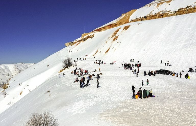 انهيار الليرة يجعل ممارسة التزلج للأثرياء فقط في لبنان انهيار الليرة يجعل ممارسة التزلج للأثرياء فقط في لبنان