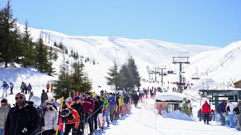 انهيار الليرة يجعل ممارسة التزلج للأثرياء فقط في لبنان انهيار الليرة يجعل ممارسة التزلج للأثرياء فقط في لبنان