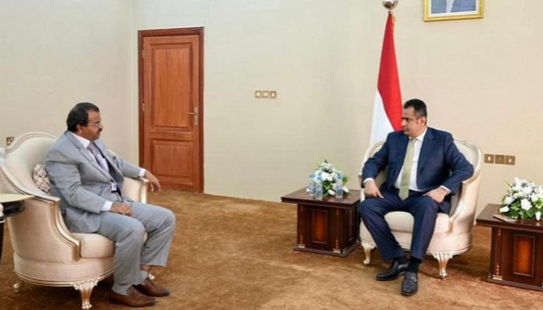 رئيس الحكومة اليمنية معين عبدالملك ومحافظ البيضاء اللواء السوادي