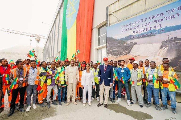 آبي أحمد يدشن عملية توليد الكهرباء 