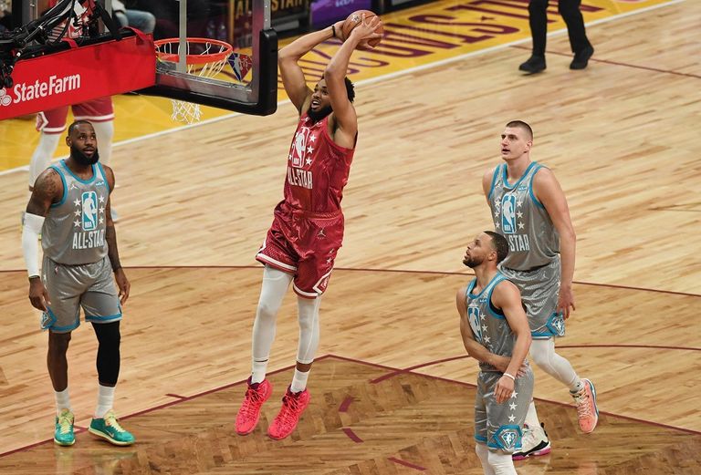 ليبرون جيمس وستيفن كوري في مباراة كل النجوم