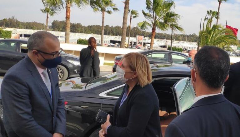 وزيرة الاقتصاد الإسرائيلي لحظة وصولها إلى المغرب 