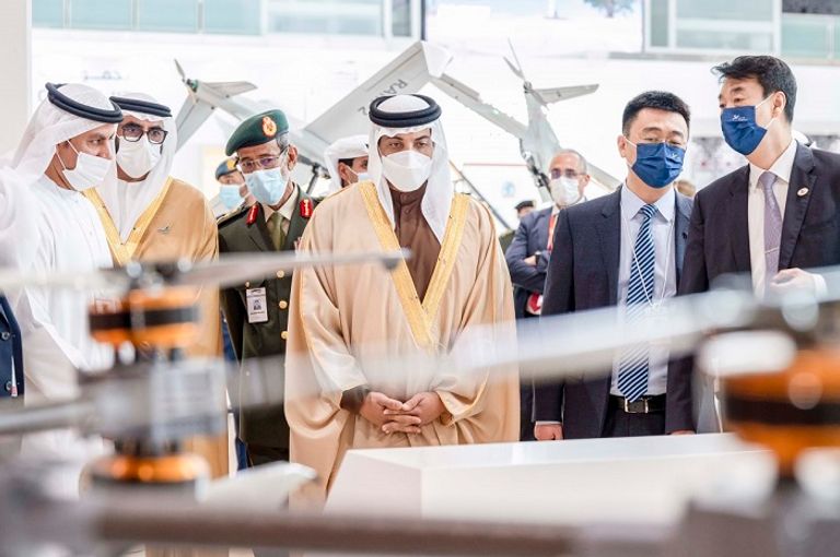 منصور بن زايد يفتتح معرضي "يومكس" و"سيمتكس" منصور بن زايد يفتتح معرضي