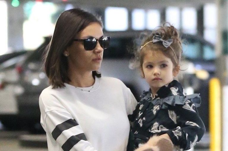 أشتون كوتشر وزوجته ميلا كونيس