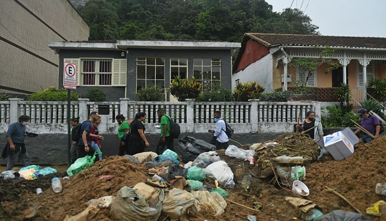 آثار الفيضانات والانهيارات الأرضية في البرازيل