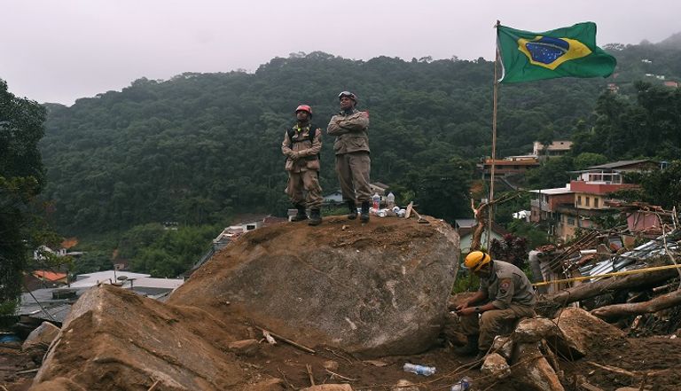 آثار الفيضانات والانهيارات الأرضية في البرازيل