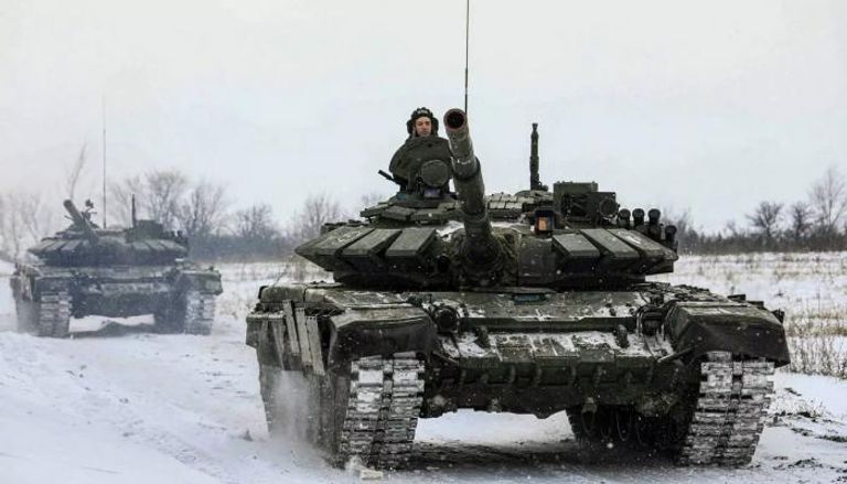 دبابة روسية على الحدود مع أوكرانيا
