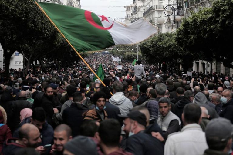 مظاهرة في الحراك الشعبي بالجزائر قبل 3 أعوام - أرشيفية مظاهرة في الحراك الشعبي بالجزائر قبل 3 أعوام - أرشيفية