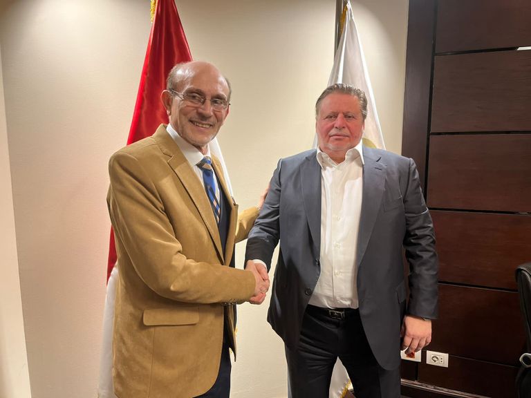 محمد صبحي مع مسؤولي الشركة المتحدة