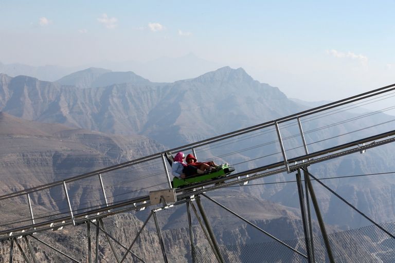 جيس سليدر.. الترفيه على أعلى قمة جبلية في الإمارات (صور)