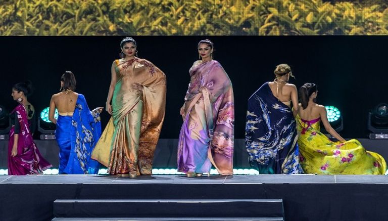 تصاميم الأزياء مستوحاة من طبيعة سريلانكا الخلابة