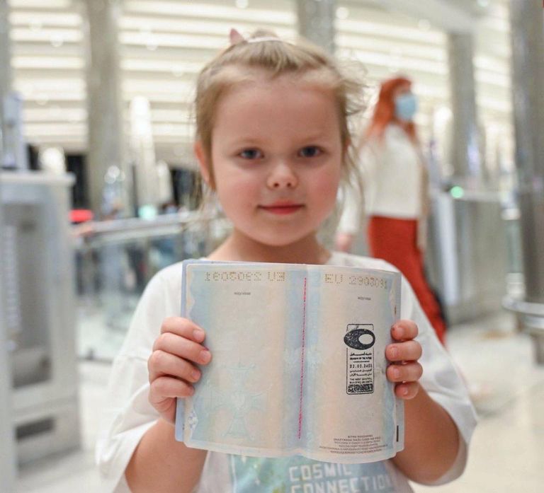 احتفالًا بتدشين الأيقونة الحضارية.. مطارات دبي ترحب بالمسافرين بـ"ختم متحف المستقبل" احتفالًا بالحدث العالمي..