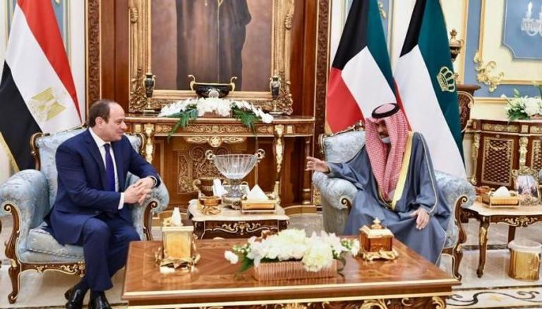 أمير الكويت يستقبل الرئيس المصري