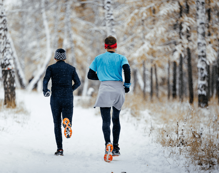 سيدة تعاني من آلام في القلب