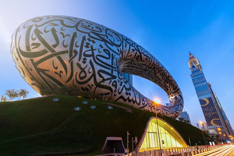 متحف المستقبل في الإمارات وشعار يوم التأسيس بالسعودية