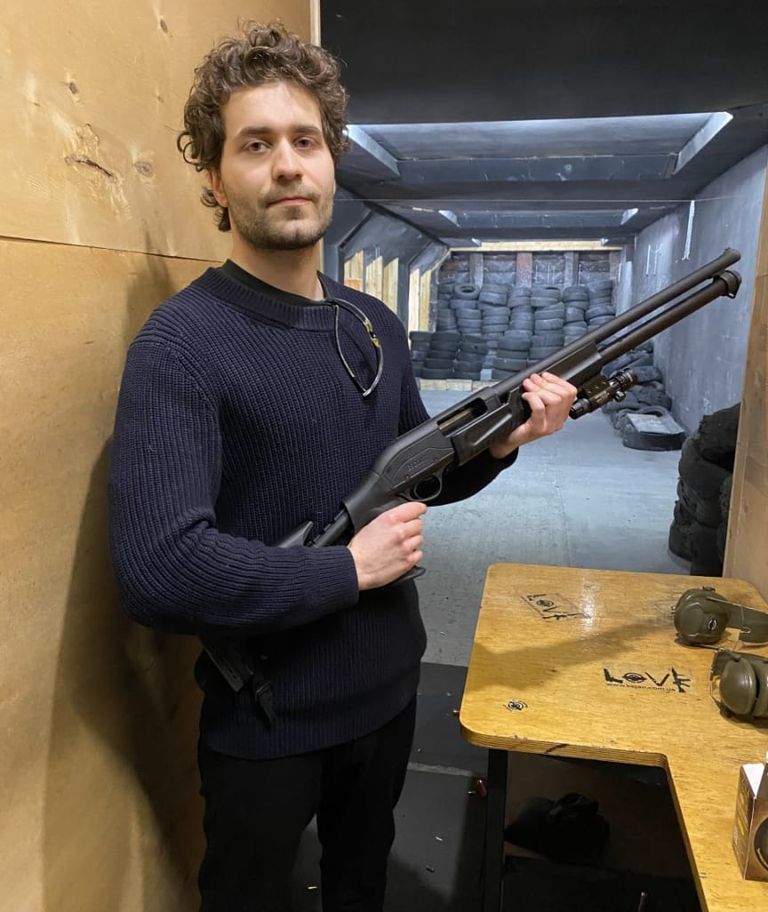 متجر سلاح في كييف 