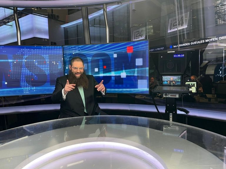 الحاخام الإسرائيلي عند قبر 