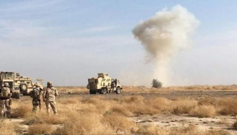 دخان متصاعد جراء تدمير وكر لداعش شمال العراق