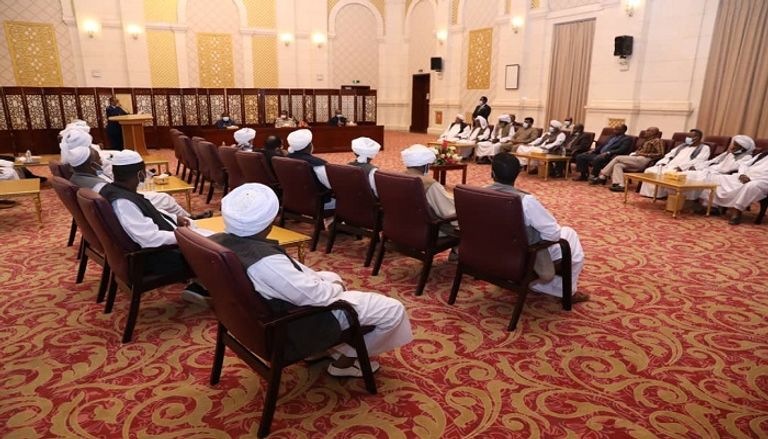 حميدتي خلال اجتماع لإيجاد حلول للوضع شرق السودان