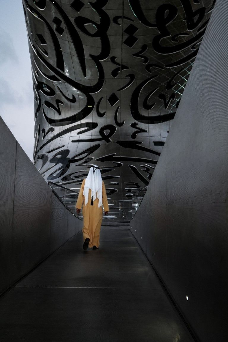 الشيخ محمد بن راشد آل مكتوم يطلّع على تجارب متحف المستقبل