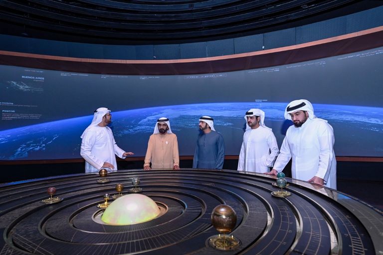 الشيخ محمد بن راشد آل مكتوم يطلّع على تجارب متحف المستقبل