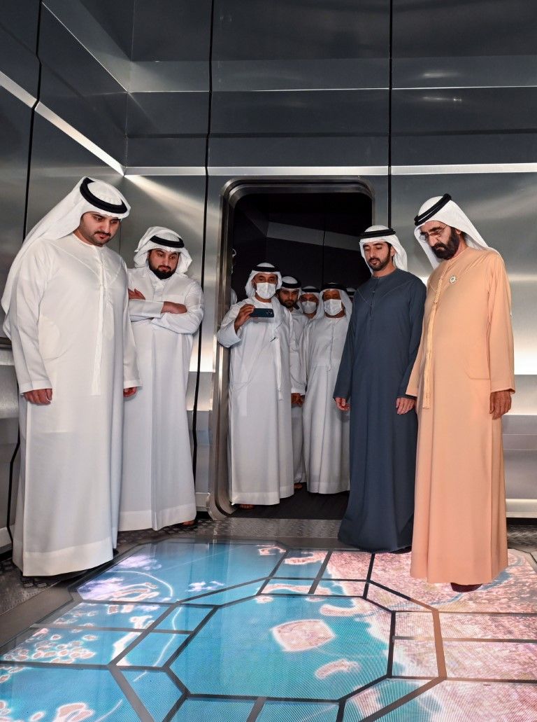 الشيخ محمد بن راشد آل مكتوم يطلّع على تجارب متحف المستقبل