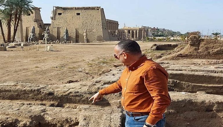وزيري يتفقد الاكتشافات الأثرية الجديدة