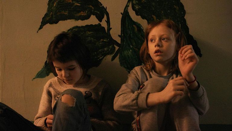 مشهد فيلم The Distant Barking of Dogs