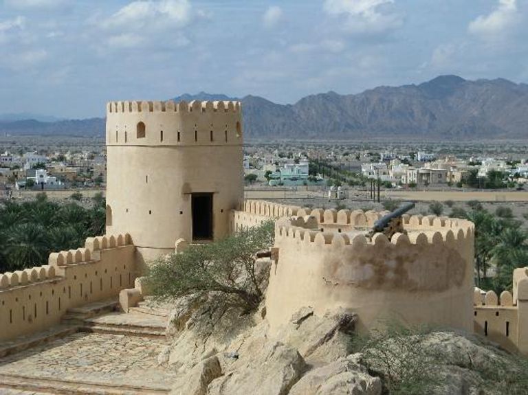 الطبيعة الساحرة في سلطنة عمان عامل جذب سياحي