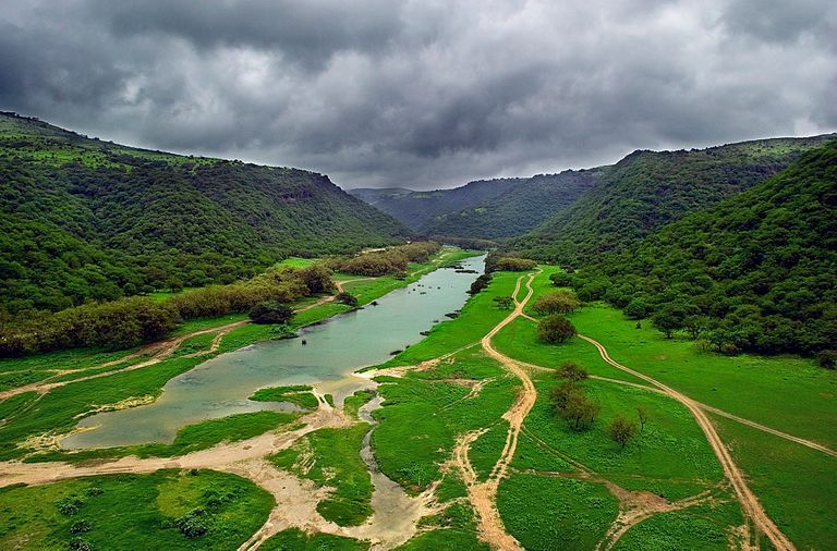 الطبيعة الساحرة في سلطنة عمان عامل جذب سياحي