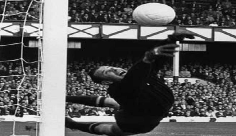 تاريخ كرة القدم يحتفظ بلاعبين شاركوا في حروب عالمية