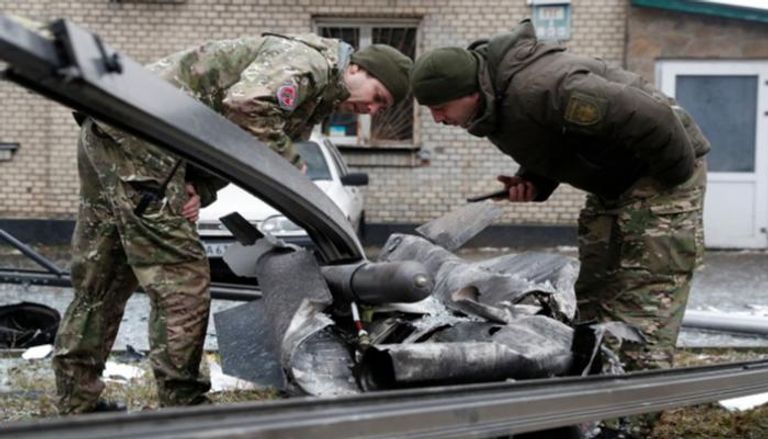 آثار صاروخ من القصف الروسي في أوكرانيا