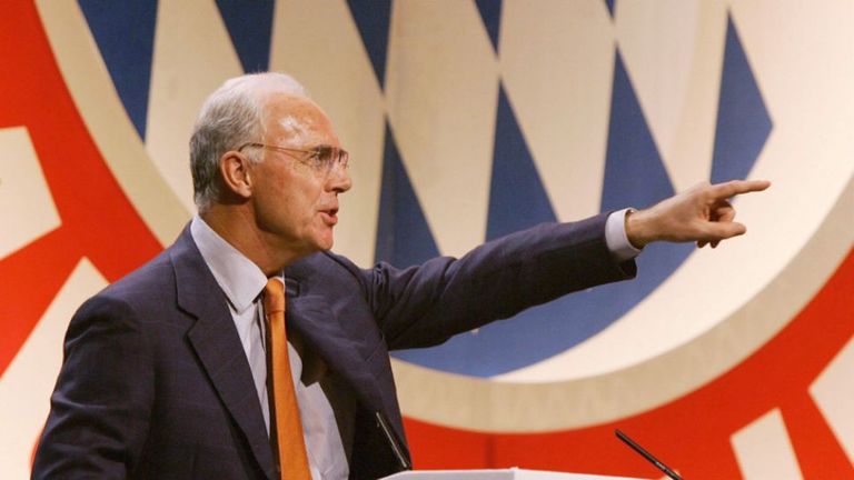 دييجو مارادونا بقميص بوكا جونيورز